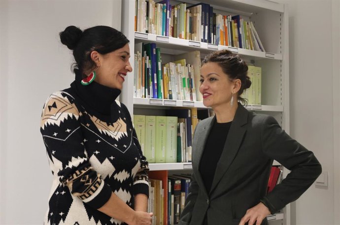 La ministra de Juventud e Infancia, Sira Rego, y la coordinadora provincial de IU, Toni Morillas, en una imagen de archivo