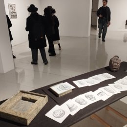 Bellas Artes de la UMA acoge la muestra 'Símbolos y nuevas ficciones' que transita entre lo arqueológico y lo imaginario.