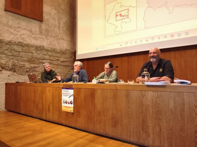 Un momento de la mesa redonda 'Mina Muga. Contaminación y corrupción'.