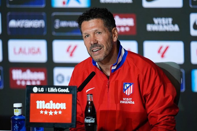 Archivo - Arquivo - Diego Pablo Simeone, treinador principal do Atlético de Madrid, dá uma entrevista coletiva durante o dia de treino do Atlético de Madrid antes do jogo de futebol da Liga Espanhola, LaLiga EA Sports, contra o Real Madrid no Riyadh Air M