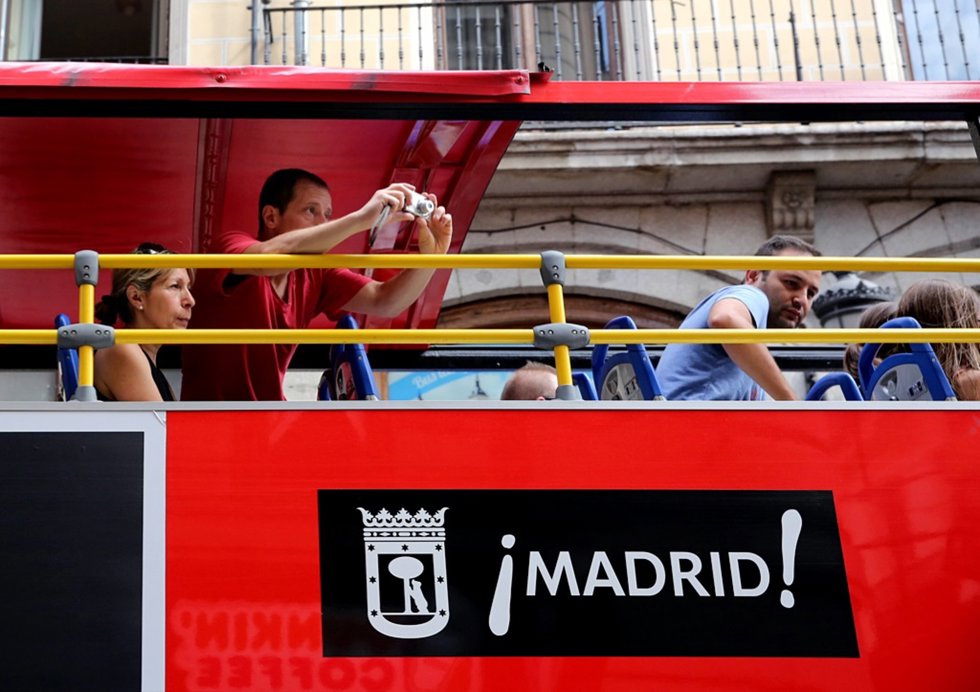 Archivo - Autobús turístico de Madrid