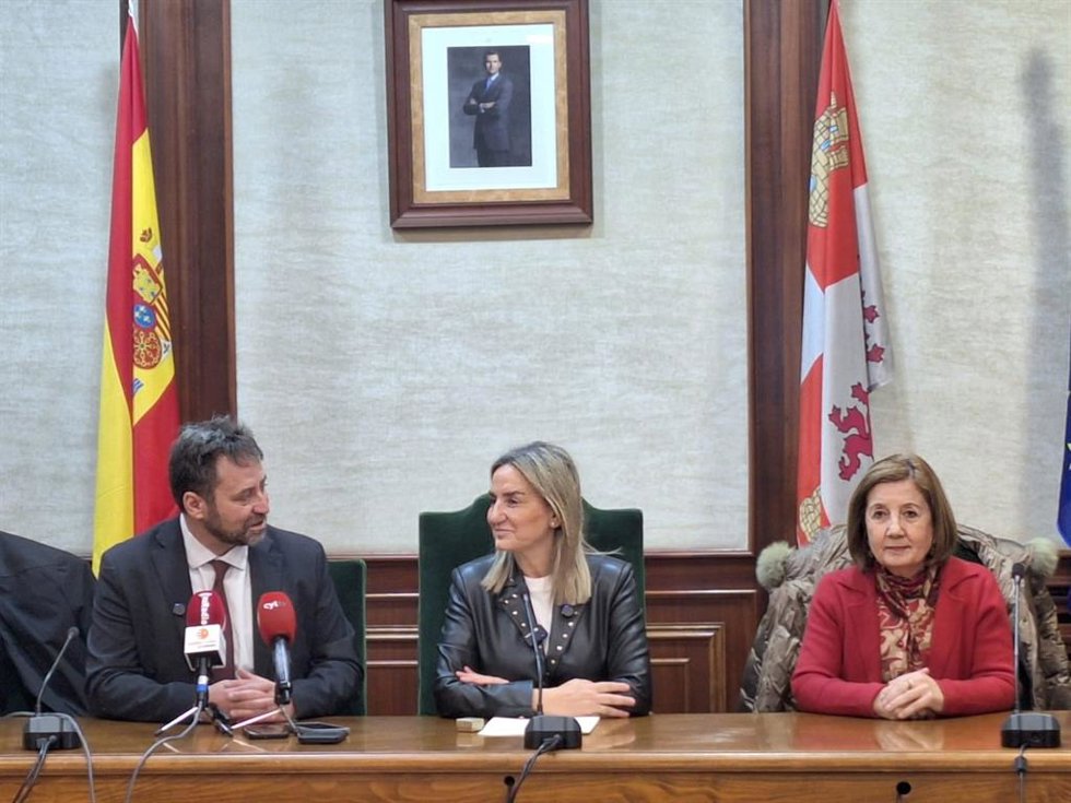 La ministra de Educación, Formación Profesional y Deportes, Milagros Tolón, en su visita a Béjar (Salamanca)