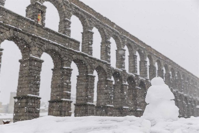 Nevada caída sobre la ciudad, a 17 de enero de 2026, en Segovia, Castilla León (España)