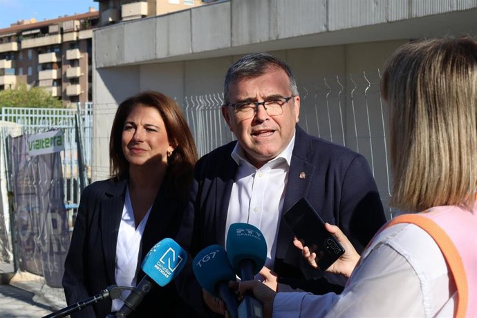 Archivo - Imagen de archivo del subdelegado del Gobierno en Granada, José Antonio Montilla, en atención a los medios.