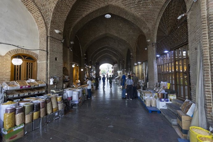 Archivo - June 24, 2025, Tehran, Tehran, Iran: Tehran residents resume daily life on the first day of the recently announced ceasefire between Iran and Israel in Tehran, Iran, on Tuesday, June 24, 2025.