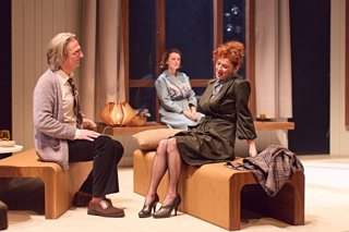 Archivo - Ernesto Alterio y Marta Belenguer recalan el viernes 23 y sábado 24 en el Palacio con la obra 'Viejos tiempos'