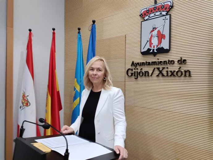Archivo - La portavoz del Grupo Municipal de Vox en el Ayuntamiento de Gijón, Sara Álvarez Rouco, en rueda de prensa en el Consistorio gijonés.