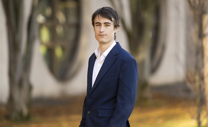 Archivo - Iñigo Barberena Ruiz, nuevo doctor por la UPNA, fotografiado en el campus de Arrosadia.