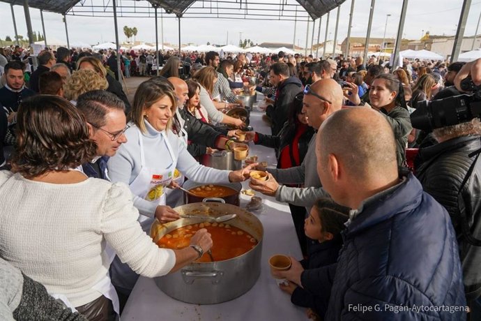 Degustación de Pelotas Galileas en las fiestas de Pozo Estrecho