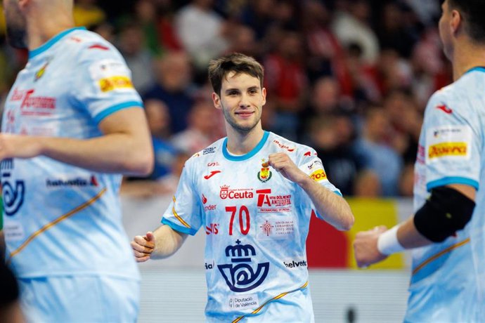 Archivo - Daniel Fernández, en un partido con la selección española de balonmano.