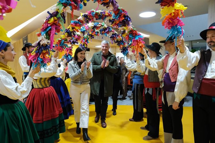 La Agrupación Folclórica Coros y Danzas de Santander celebra su 75 aniversario en Cueto