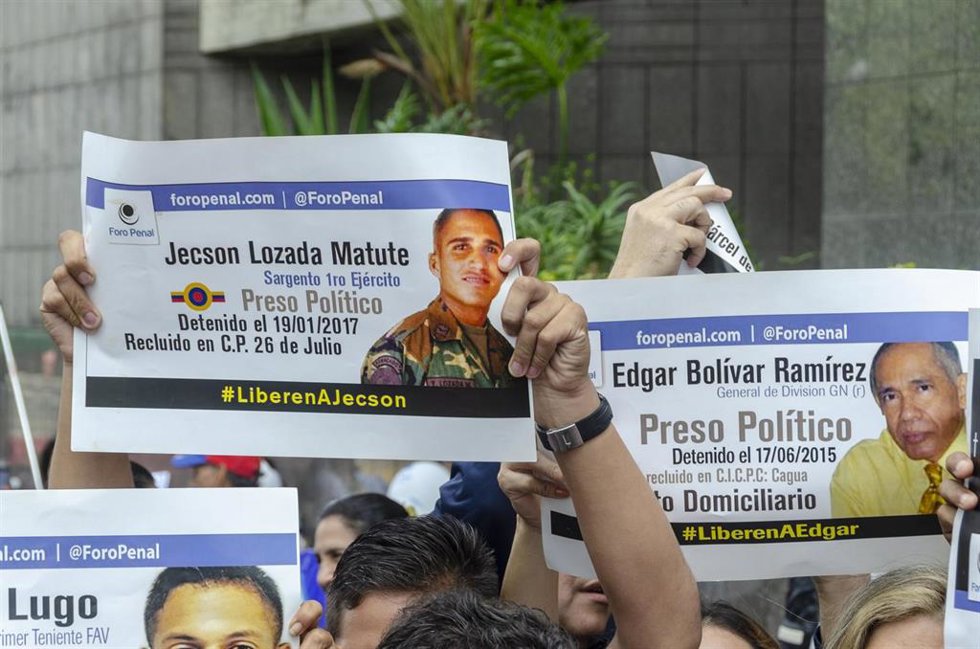 Archivo - Protesta por la liberación de los presos políticos organizada por la ONG Foro Penal en Caracas, Venezuela (archivo)