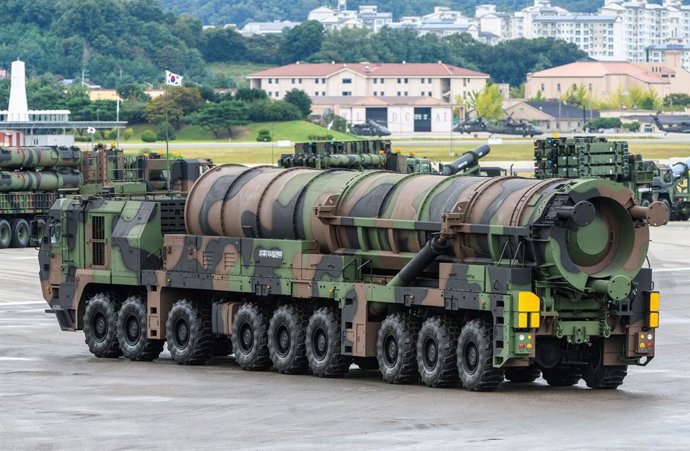 Archivo - October 1, 2024, Seongnam, South Korea: A Transporter erector launcher carrying the Hyunmoo-5 ballistic missiles, capable of carrying an 8-9 ton warhead and destroying underground bunkers, are featured during a ceremony marking the 76th Armed Fo