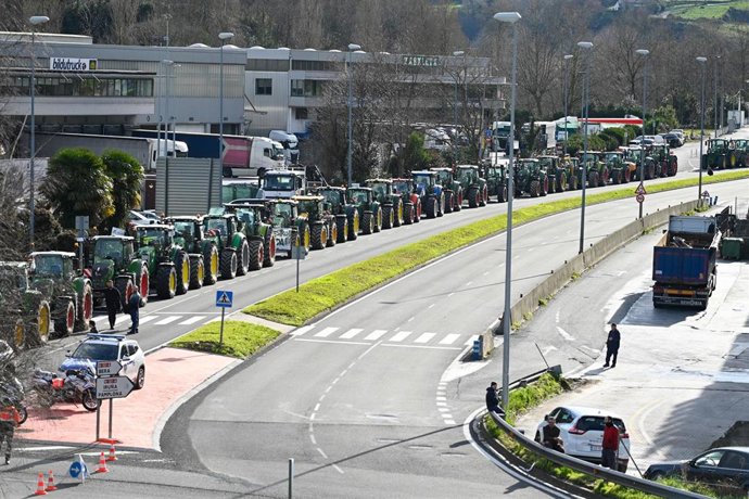 Protesta agraria en Irún en contra del acuerdo entre la UE y Mercosur.