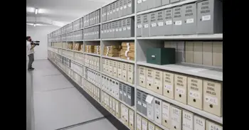 Andalucía licita un contrato para el tratamiento de miles de documentos acumulados en dependencias de la Junta