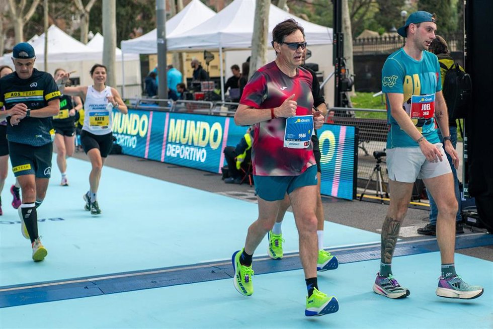 Archivo - El presidente de la Generalitat, Salvador Illa , durante su participación en la Media Maratón de Barcelona en 2025