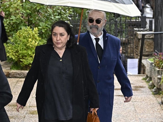 Antonio Resines y su mujer, Marisol de Mateo, llegan a la catedral Ortodoxa Griega de San Andrés y San Demetrio para asistir al responso por Su Alteza Real la Princesa Doña Irene de Grecia, a 17 de enero de 2026, en Madrid (España).