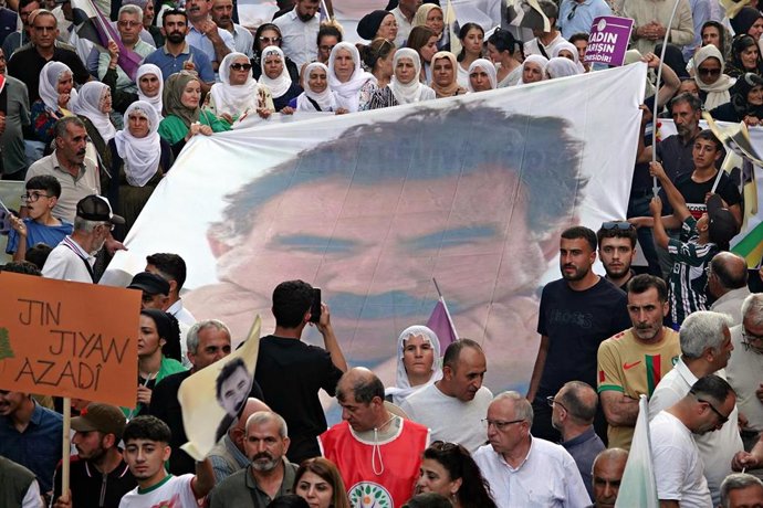 Archivo - Simpatizantes de Abdulá Ocalan marchan por Turquía 