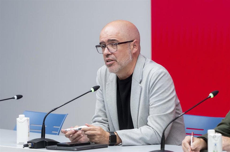 Archivo - El secretario general de CCOO, Unai Sordo, durante una rueda de prensa tras una reunión conjunta de las Ejecutivas de ambas organizaciones sindicales, en la sede de CCOO, en Madrid (España). 
