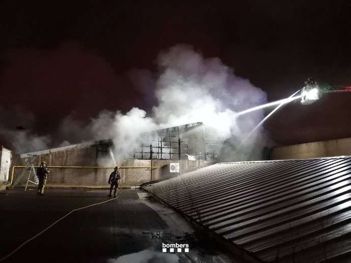 Incendio de una nave en Reus