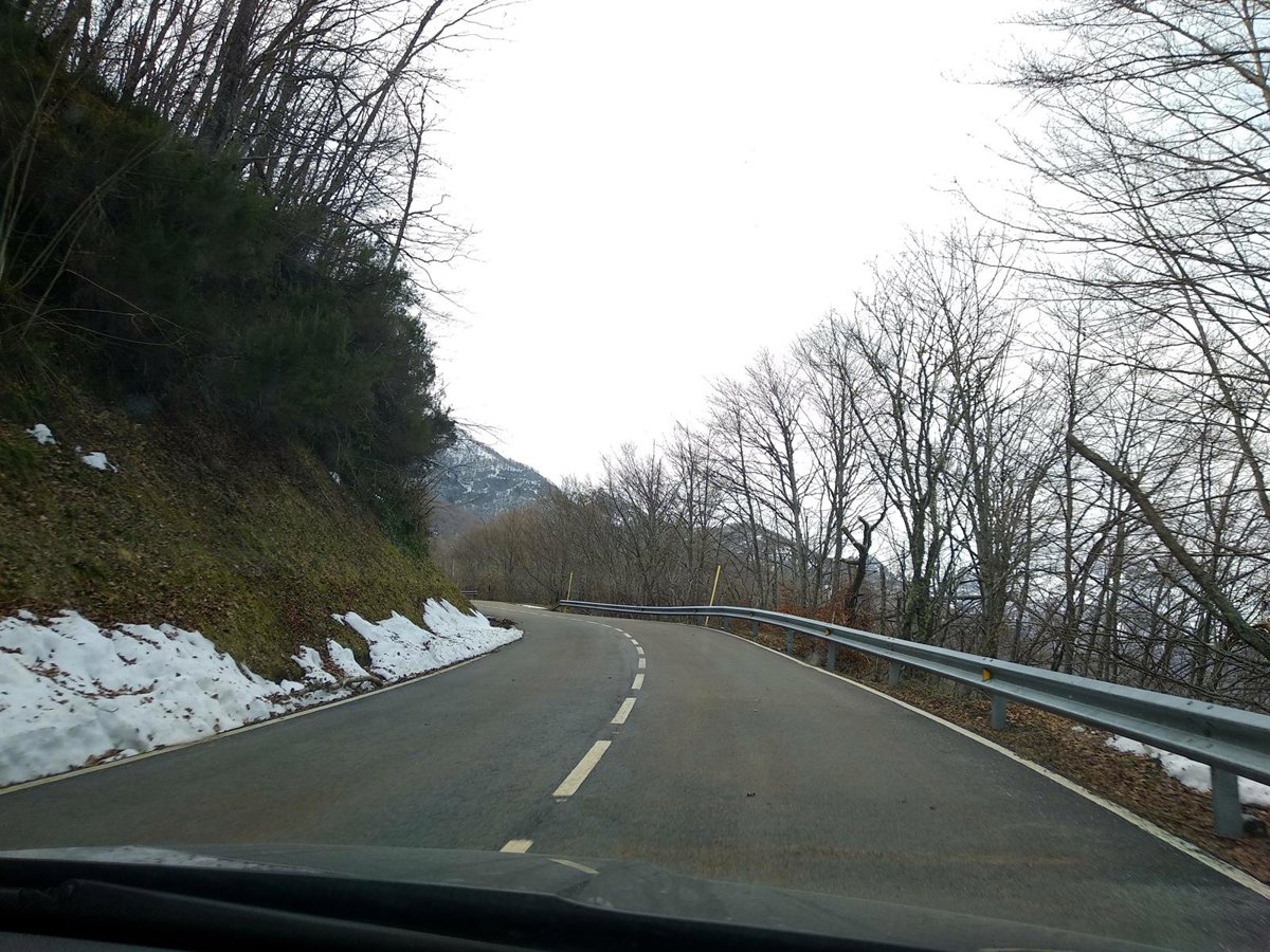Estado de las carreteras en Asturias: Un puerto cerrado y 8 con cadenas por la nieve este domingo