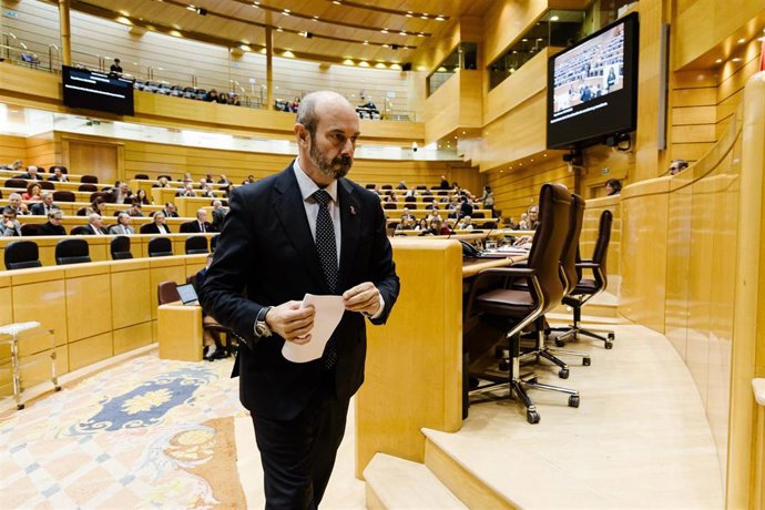 Archivo - El presidente del Senado, Pedro Rollán, a su llegada a una sesión plenaria en el Senado, a 25 de noviembre de 2025, en Madrid (España). 