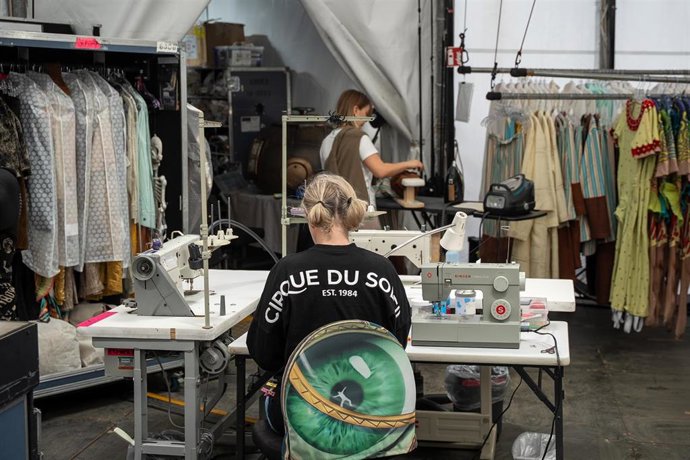 Trabajadores del Circo de Sol en el backstage.