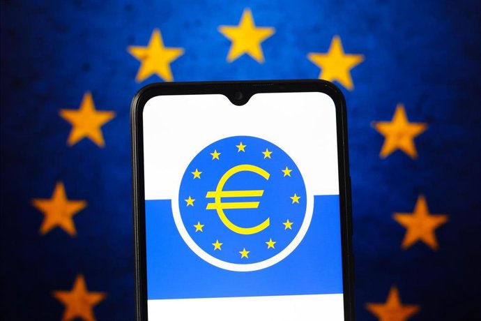 Archivo - 8 de diciembre de 2025, Canadá: En esta ilustración fotográfica, se muestra el logotipo del Banco Central Europeo (BCE) en la pantalla de un teléfono inteligente.