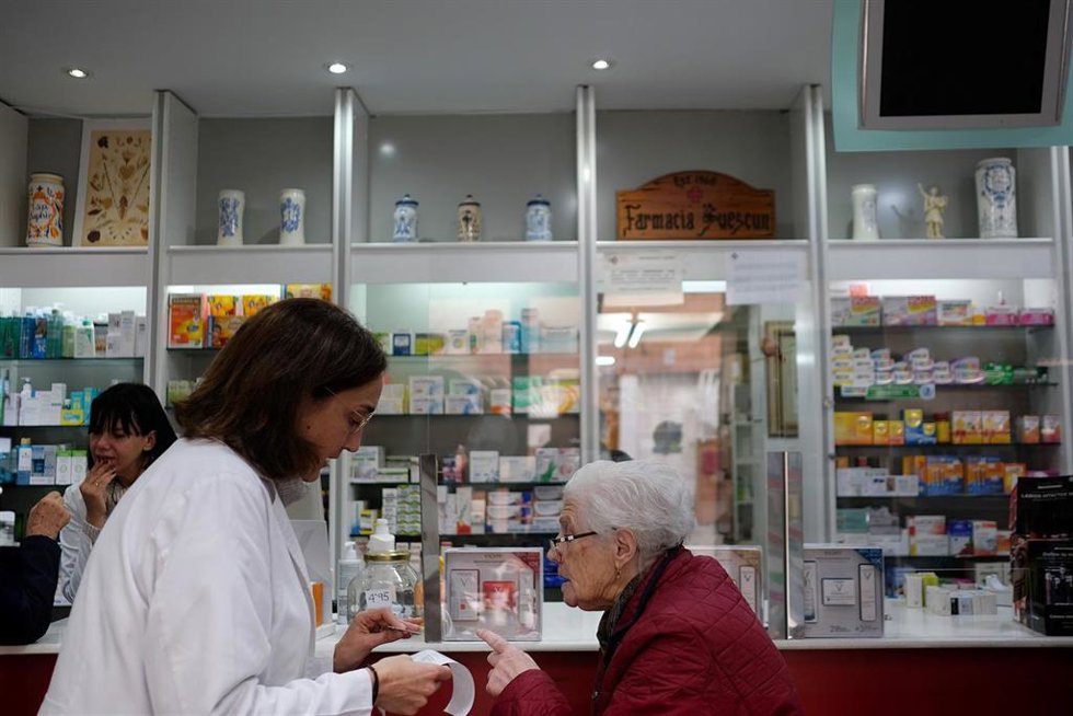 Cerca del 30% de las personas mayores de 65 años toma cinco o más medicamentos de forma crónica.