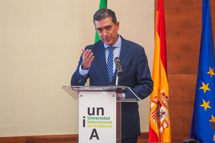 Archivo - El alcalde de Baeza, Pedro Javier Cabrera, interviene durante la inauguración de los cursos de verano de la UNIA en la sede Antonio Machado en Baeza, a 21 de agosto de 2023, en Baeza, (Jaén, Andalucía, España). 