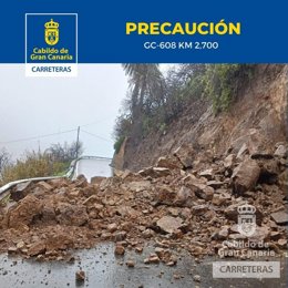 Desprendimiento en una de las carreteras de Gran Canaria debido a la situación meteorológica que afecta a la isla