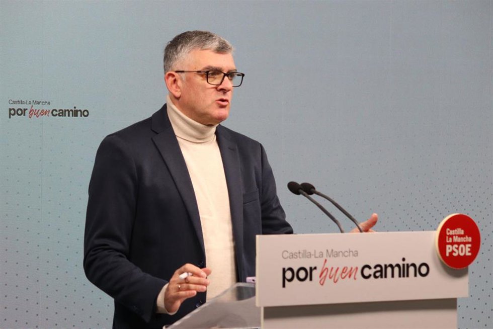 El presidente del Grupo Socialista en las Cortes regionales, Ángel Tomás Godoy
