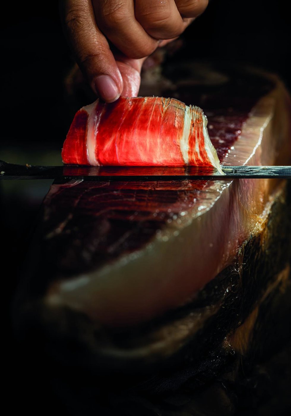 Agencia Destino Huelva promueve el jamón ibérico a través de proyectos internacionales en Jabugo.