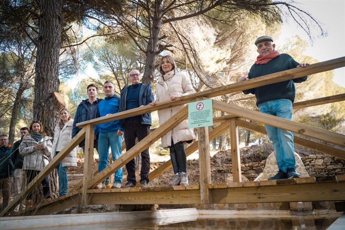 El delegado territorial de Medio Ambiente en Málaga, José Antonio Víquez, junto a la alcaldesa de Ronda, Mari Paz Fernández.