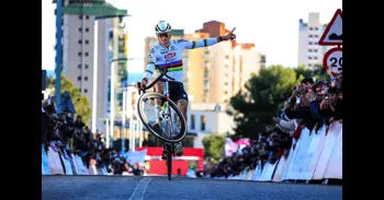 Van der Poel vuela en Benidorm camino de su octava Copa del Mundo ante un histórico Felipe Orts