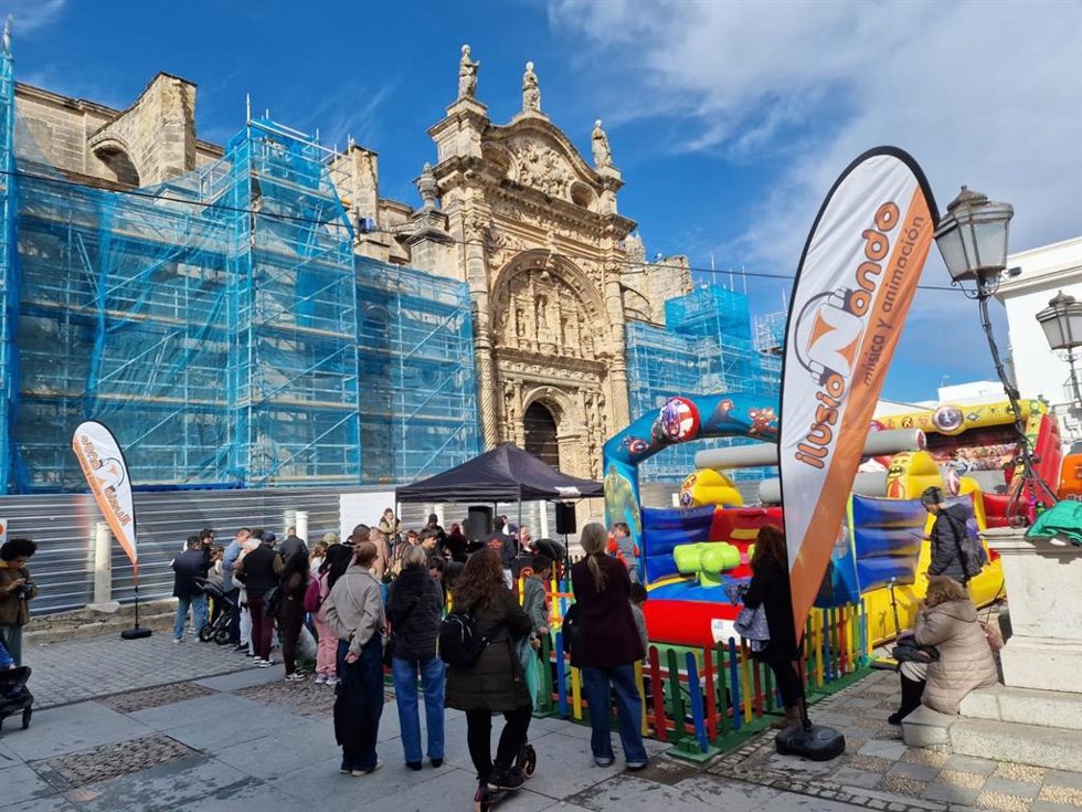 Fiesta infantil en la Plaza de España de El Puerto de Santa María (Cádiz).