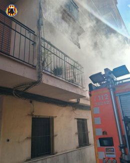 Bomberos sofocan incendio en una vivienda de València