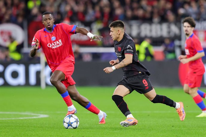 Archivo - Claudio Echeverri of Bayer 04 Leverkusen during the UEFA Champions League, League phase, MD3 football match between Bayer 04 Leverkusen and Paris Saint-Germain on 21 October 2025 at BayArena in Leverkusen, Germany - Photo Ralf Ibing / firo Sport