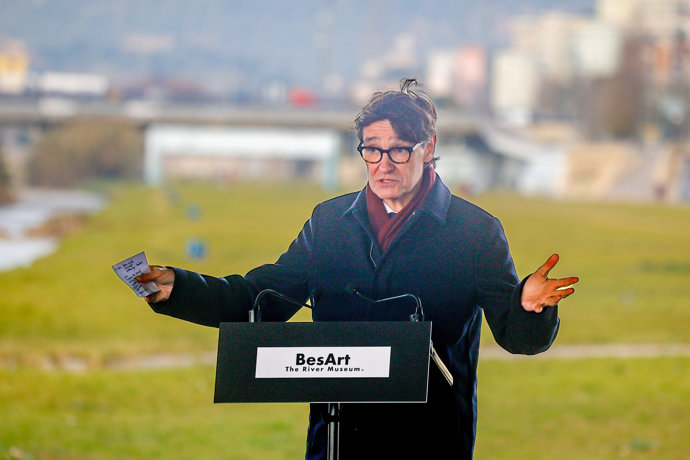 El president de la Generalitat de Catalunya, Salvador Illa, durante la visita al BesArt, a 16 de enero de 2026, en Santa Coloma de Gramenet, Barcelona (España).