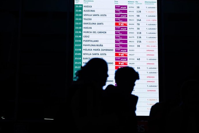 Pantalla informativa en la estación Madrid-Puerta de Atocha-Almudena Grandes, a 18 de enero de 2026, en Madrid (España), tras el descarrilamiento en Adamuz (Córdoba).