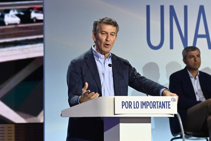 O presidente do Partido Popular, Alberto Núñez Feijóo, durante o encerramento do ato de apresentação da “Declaração de Zaragoza”, no World Trade Center, em 18 de janeiro de 2026, em Zaragoza, Aragão (Espanha). A Declaração visa reforçar uma imagem