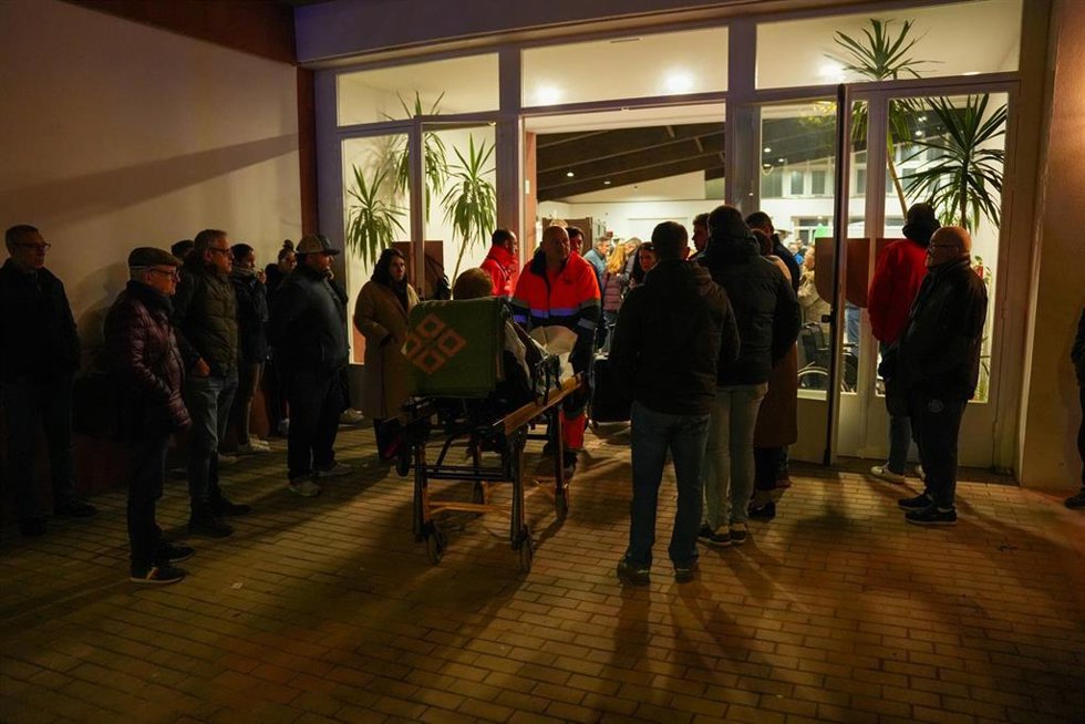 Coordinación de los equipos emergencias en el Polideportivo de Adamuz para socorrer a los heridos y fallecidos en el descarrilamiento de dos trenes de alta velocidad en el término municipal, a 19 de enero de 2026 en Adamuz (Córdoba, España).