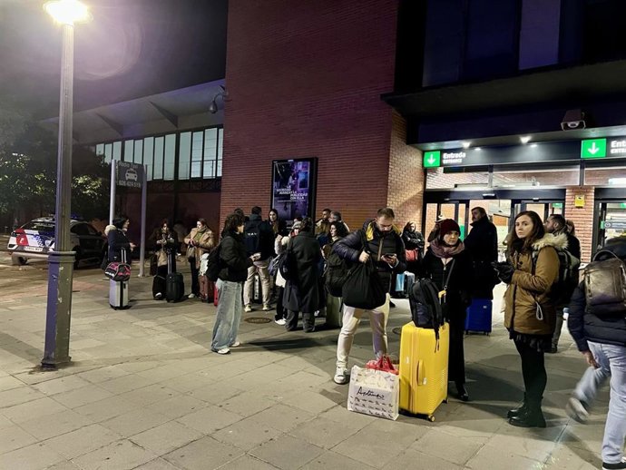 Viajeros afectados tras el descarrilamiento de Adamuz