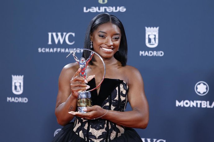 Archivo - Simone Biles poses with the award during the Laureus World Sports Awards Madrid 2025 at Palacio de Cibeles April 21, 2025 in Madrid, Spain.
