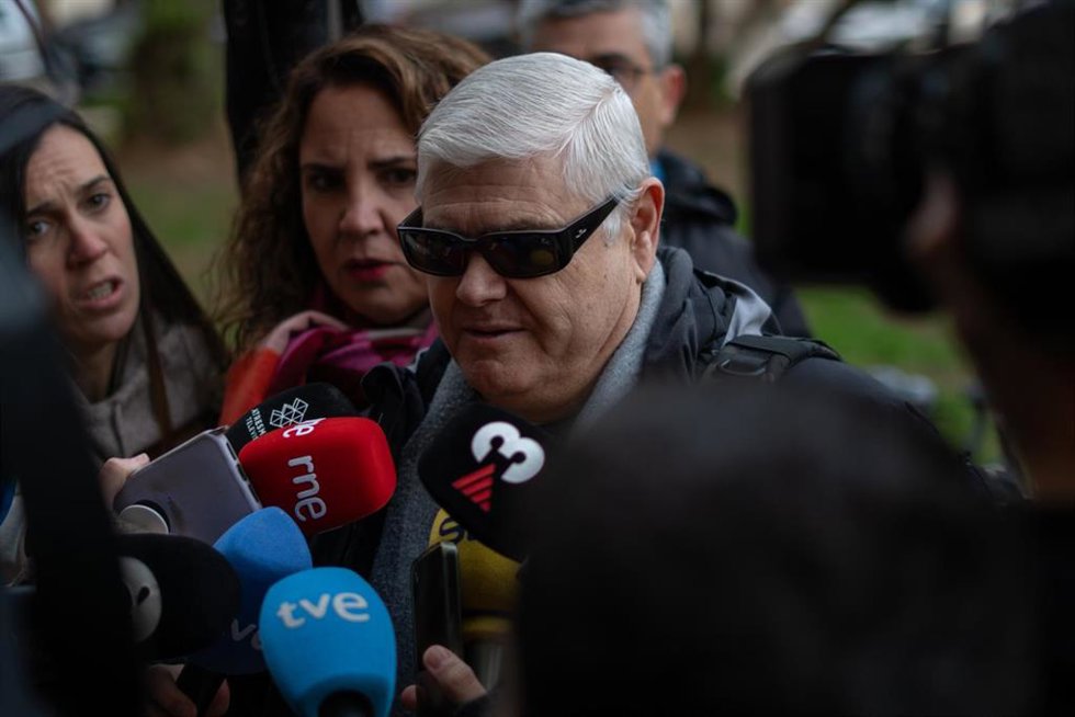 Basset atiende a los medios a su llegada a los juzgados de Catarroja la pasada semana