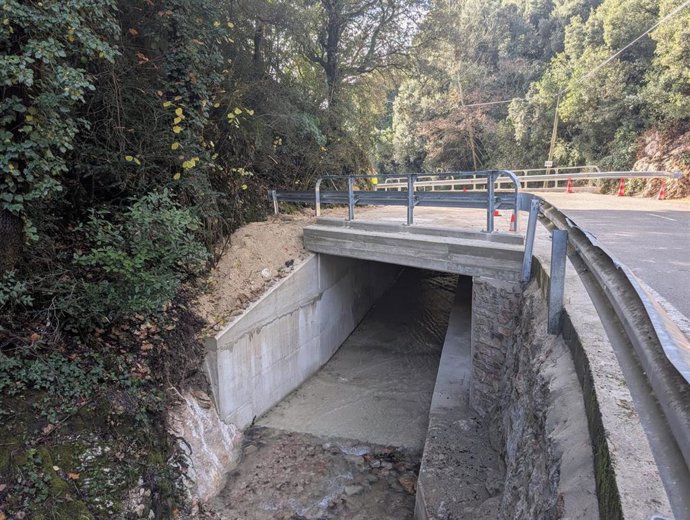 Finalizados los trabajos de ampliación y refuerzo estructural del puente sobre el río Galbarra.