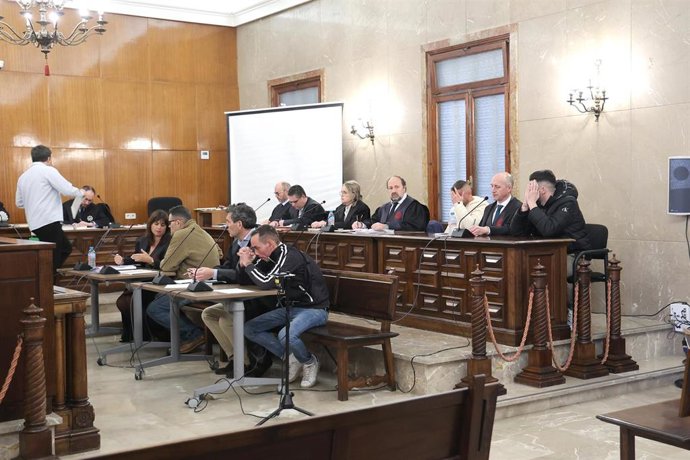 El acusado de matar a uno de los asaltantes durante el juicio, en el Tribunal del Jurado de la Audiencia Provincial de Baleare.