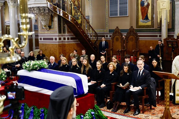 Los Reyes y sus hijas, la Reina Emérita, así como las hermanas del Don Felipe y sus hijos, acuden al funeral de Irene de Grecia, hermana de Doña Sodía en Atenas