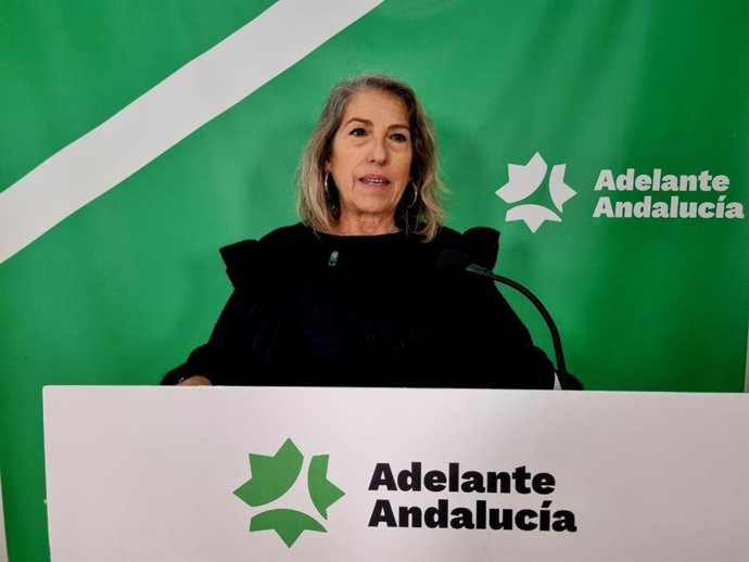 La responsable de Organización de Adelante Andalucía, Mari García, en rueda de prensa.