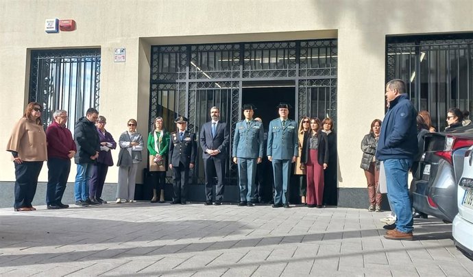 El delegado del Gobierno en la Región de Murcia, Francisco Lucas, preside el minuto de silencio por las víctimas del accidente ferroviario ocurrido este domingo en el término municipal de Adamuz, en Córdoba